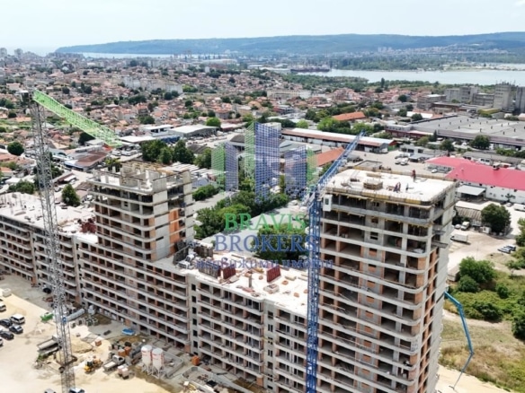 ТРОШЕВО – ПРОСТОРЕН ТРИСТАЕН АПАРТАМЕНТ - ВСЕКИДНЕВНА 30кв.м – ЛУКСОЗНА СГРАДА — СРЕДЕН ЕТАЖ - ПАНОРАМА - 0