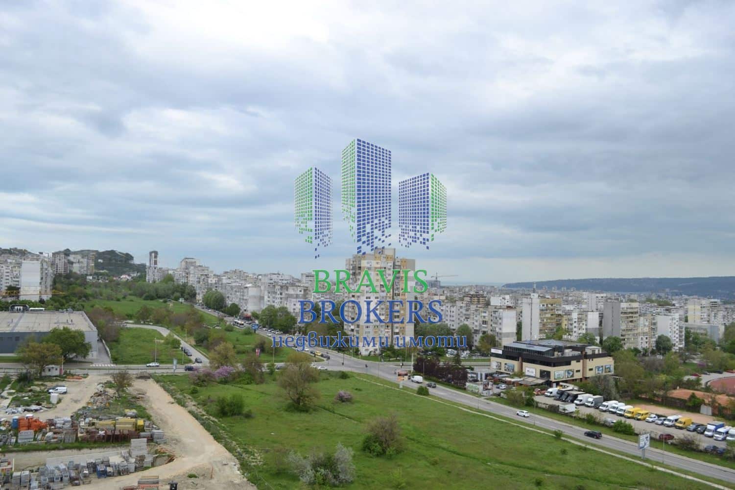 ВАРНА - ВЪЗРАЖДАНЕ 1 –– НАПЪЛНО ОБЗАВЕДЕН И СЛЪНЧЕВ ТРИСТАЕН АПАРТАМЕНТ ––СРЕДЕН ЕТАЖ––ТРИ ТЕРАСИ ––СВОБОДНО ПАРКИРАНЕ - 0